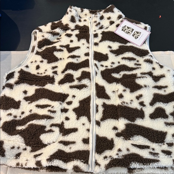 RUBY & JEWEL MATCHING FUZZY VEST AND SHORTS BROWN AND WHITE COW PRINT. - Picture 2 of 8